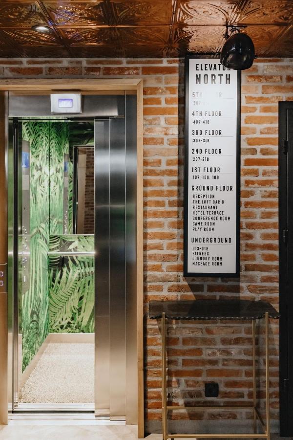 Hotel One66