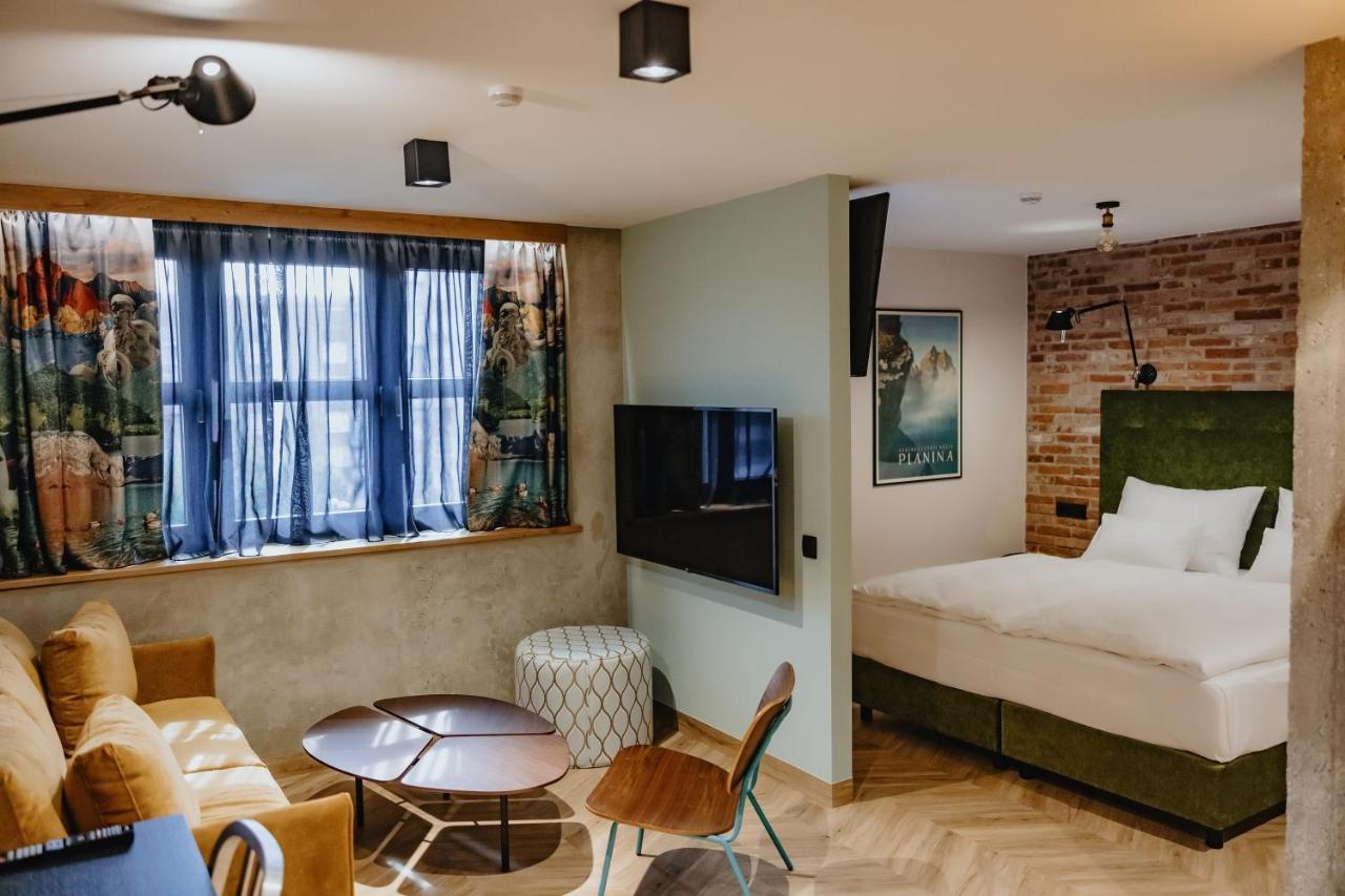 Hotel One66