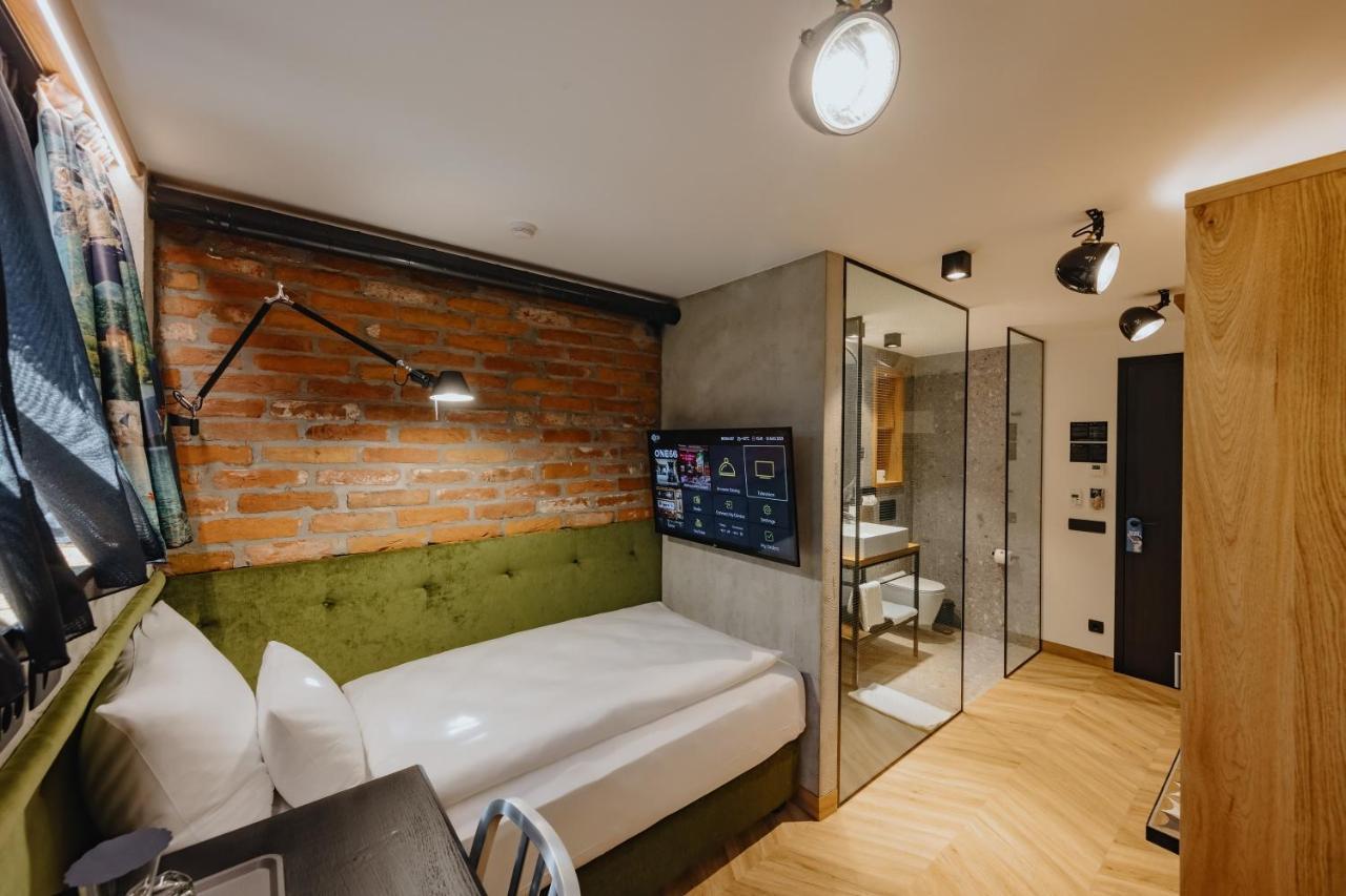 Hotel One66