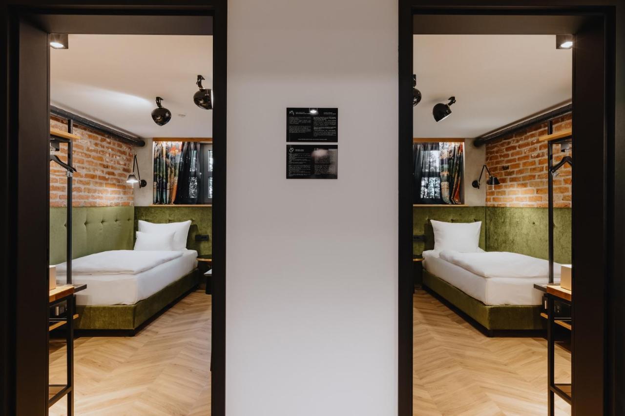 Hotel One66